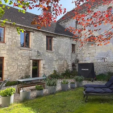 Holiday home Maison De Famille Du 17e Avec Jardins I Proche Forets, Senlis, Chantilly, Compiegne, Asterix Et Paris Pontpoint